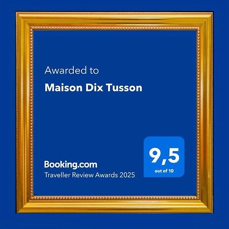 Maison Dix Tusson Luaran gambar