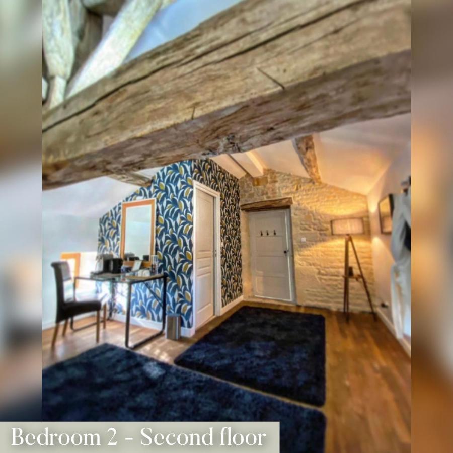 Maison Dix Tusson Luaran gambar