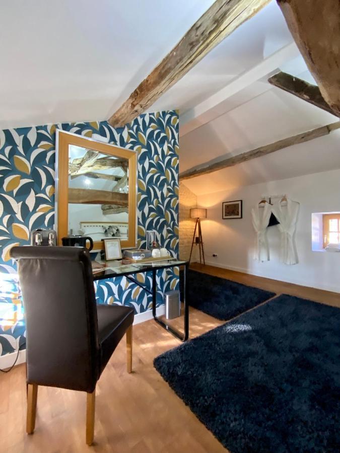 Maison Dix Tusson Luaran gambar