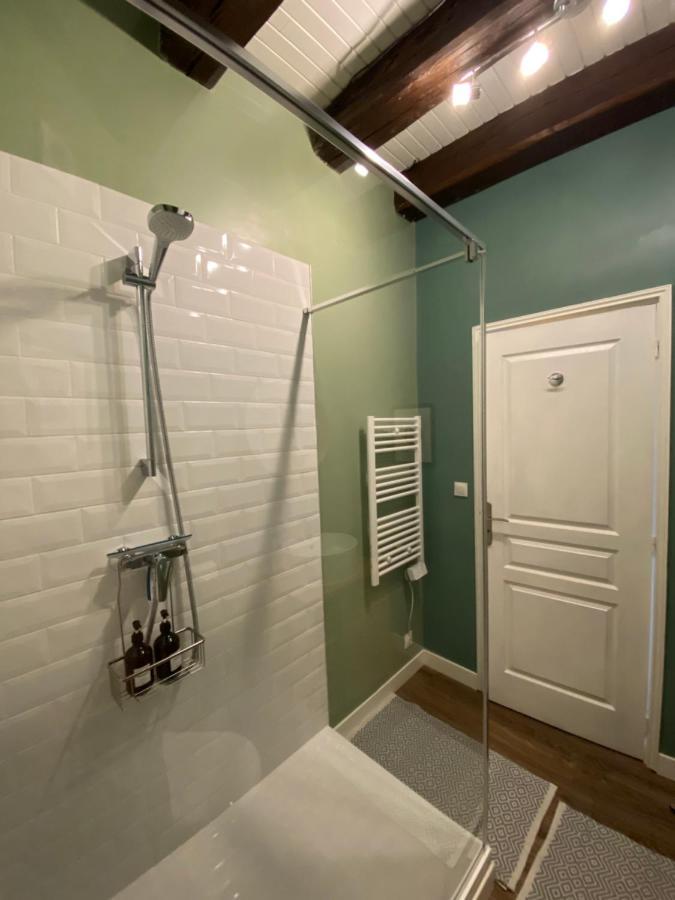 Maison Dix Tusson Luaran gambar